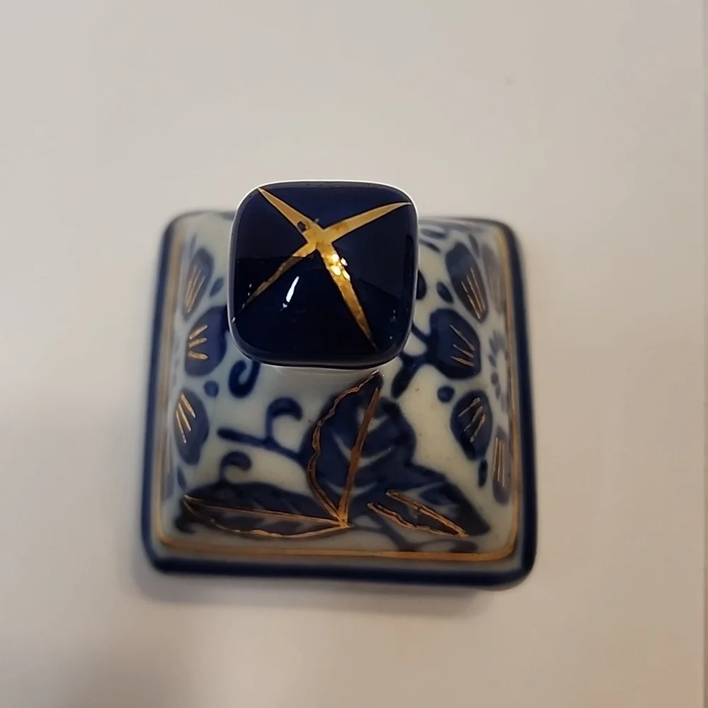 Ginger Jar Square Shape With Enlarged Body Separate Lid Blue, gold and White - Picture 4 of 7
